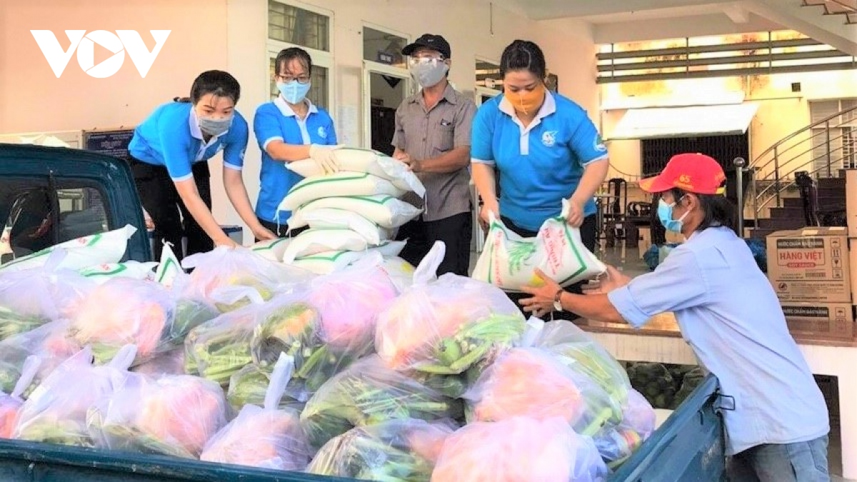 Trao hàng ngàn phần quà “siêu thị 0 đồng, bếp ăn 0 đồng” đến người khó khăn ở Cần Thơ